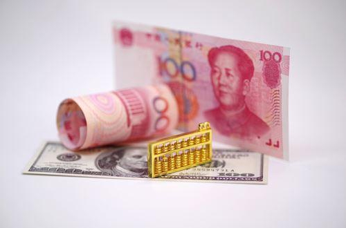 工行合肥蜀山支行员工迅速清点了1万多枚硬币，解决了客户的担忧，获得了好评